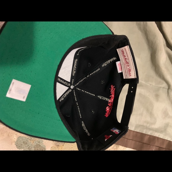 Chicago bulls Mitchell and ness hat - Picture 3 of 5